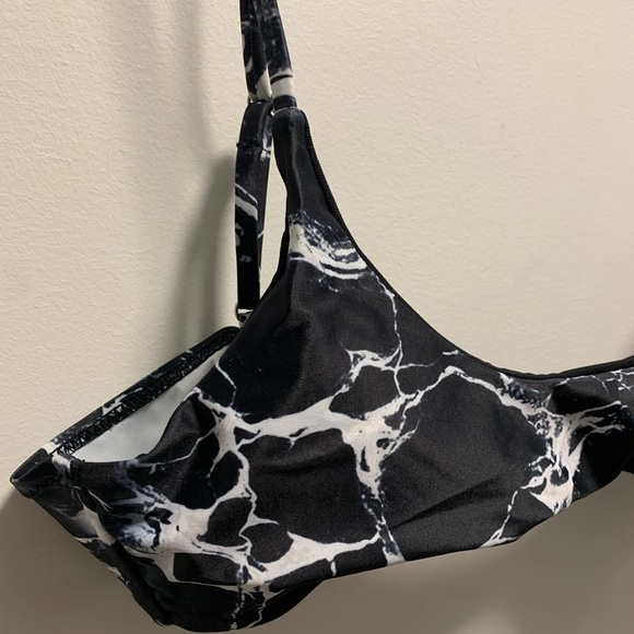 swimsuit top - Picture 4 of 7